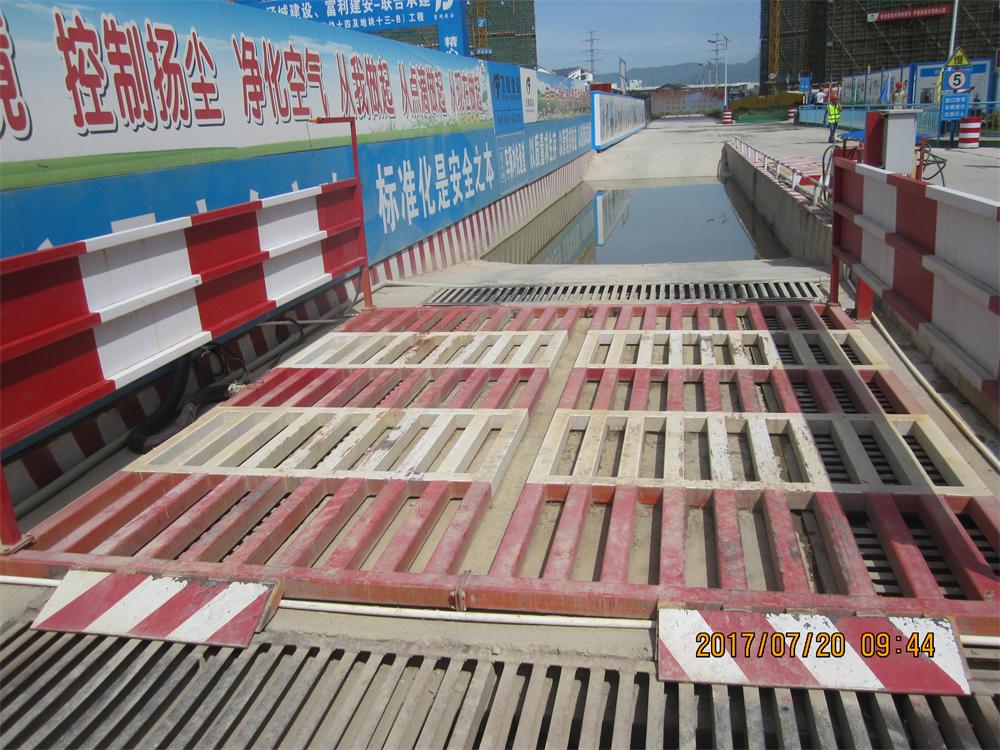 參加2017年第二次全省住宅質(zhì)量常見問(wèn)題防治及建筑施工安全標(biāo)準(zhǔn)化（工地消防）現(xiàn)場(chǎng)觀摩會(huì)