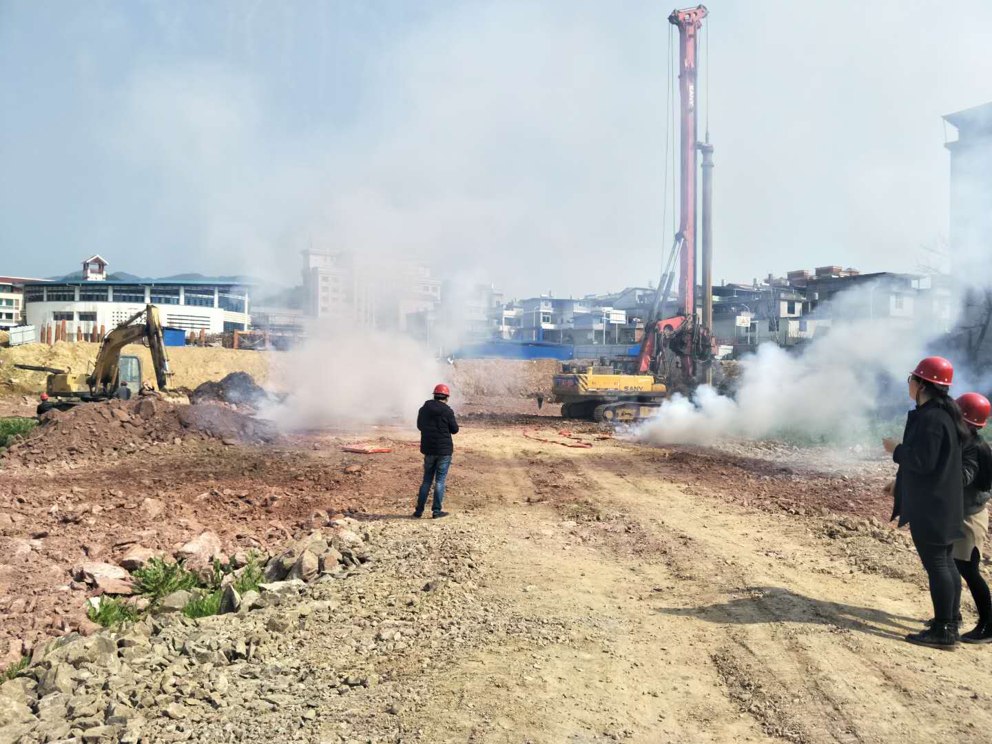 祝賀福建易順建筑工程有限公司承建的松溪縣工農路農貿市場及安置房綜合體項目工程開機儀式